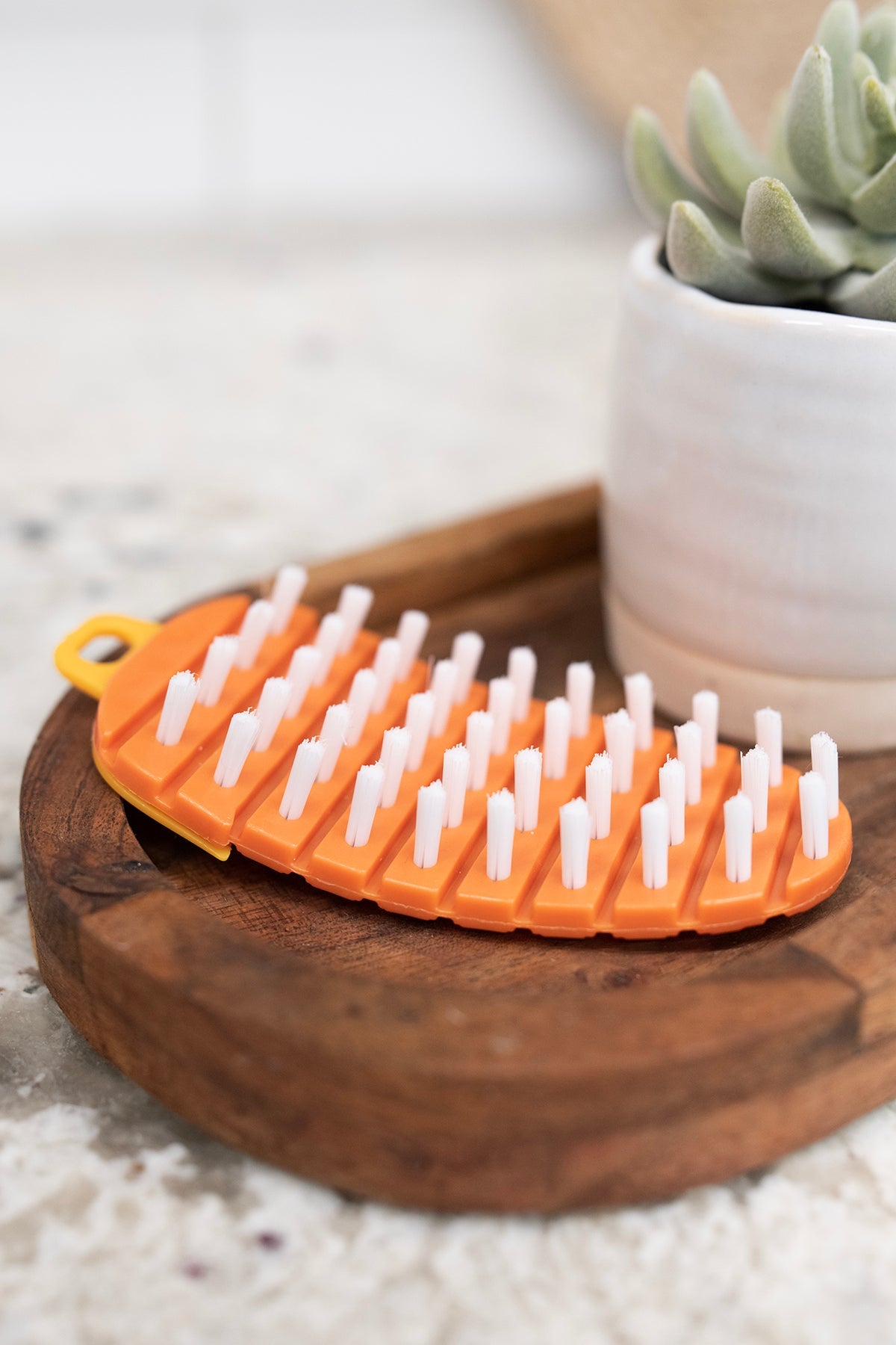 Carrot Shaped Multifunctional Bendable Fruit And Vegetable Cleaning Brush